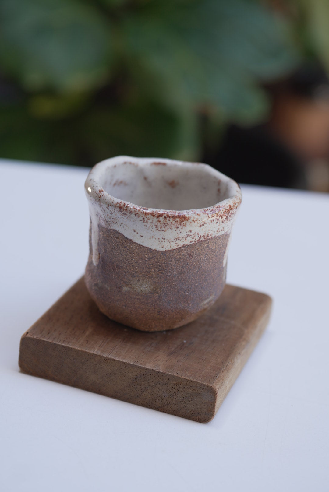 4oz Tento Clay Cup - White/ Brown gloss